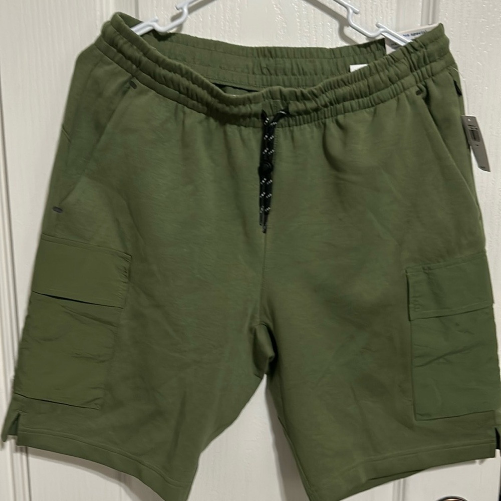 Men’s Shorts Old Navy ( NWT ), 4 way stretch, zip, breathable